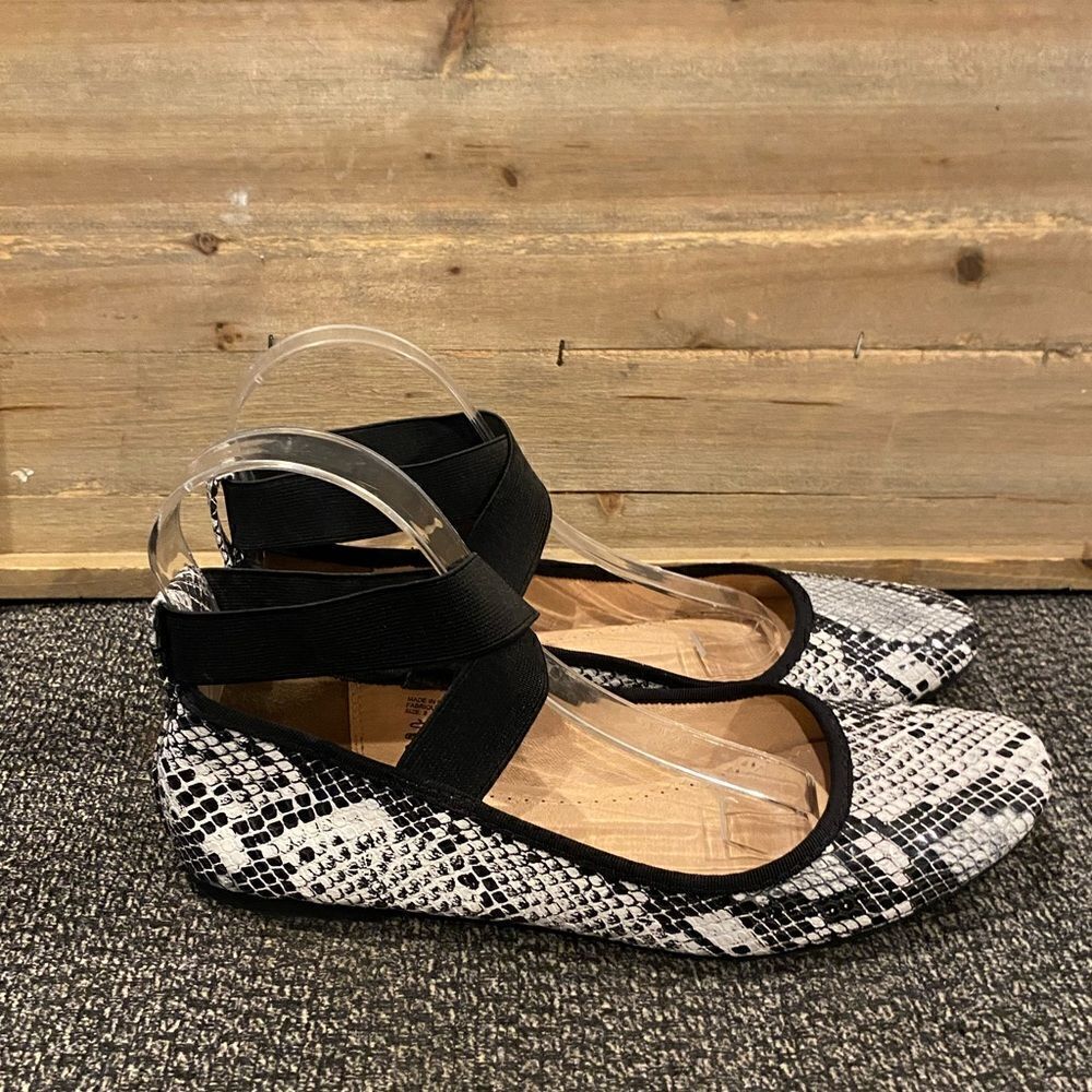 ✅Urban Outfitters Snake Print ballet flats
